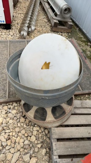 15 GALLON PLASTIC HOG WATERER