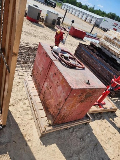 FUEL TANK WITH HAND PUMP
