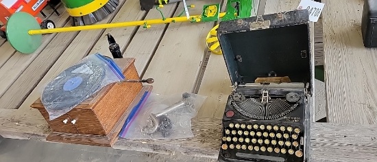 ANTIQUE TYPEWRITER AND PHONOGRAPH