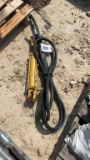 SMALL HYDRAULIC CYLINDER WITH HOSES