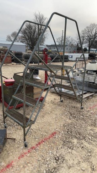 DOUBLE SIDED PLATFORM LADDER ON ROLLERS