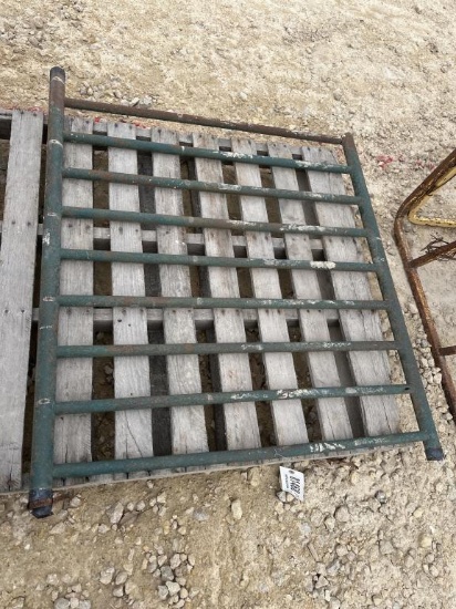 SMALL BARN GATE