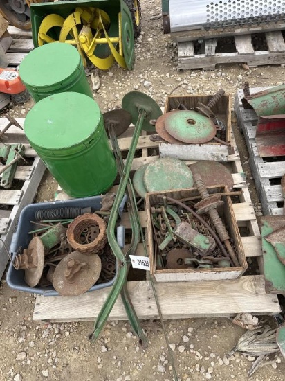 PALLET OF MISC CORN PLANTER PARTS