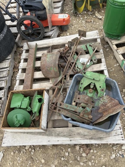 PALLET OF JOHN DEERE 2 CYLINDER PARTS