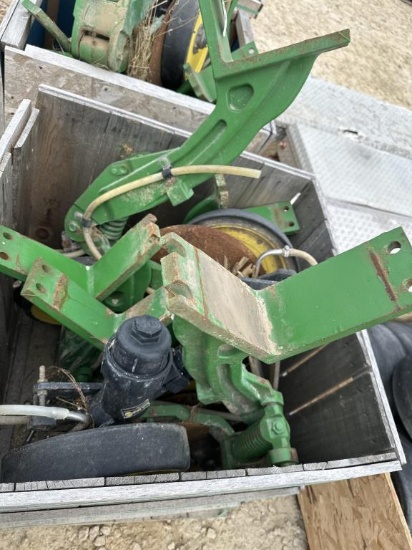 (16) JOHN DEERE SINGLE DISK FERTILIZER OPENERS