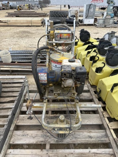 GRACO LINE LAZER 3900 PAINT SPRAYER