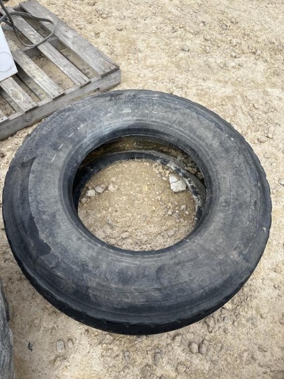 385/65R22 TIRE