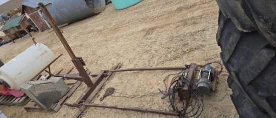 PICKUP HAY SPEAR