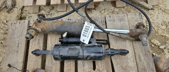 (3) HYDRAULIC CYLINDERS