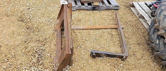 SKID LOADER FORK ATTACHMENT