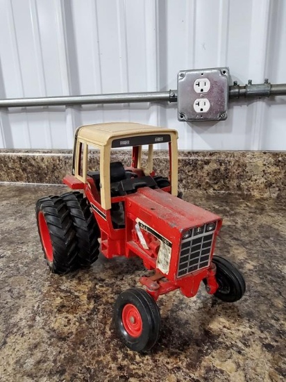 International 1586 Toy Tractor