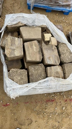PALLET OF REINFORCING WALL BLOCKS