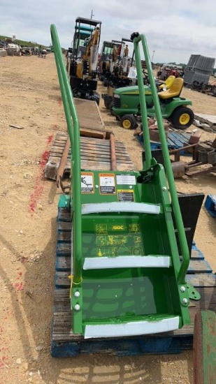 NEW JOHN DEERE S760 COMBINE STEPS