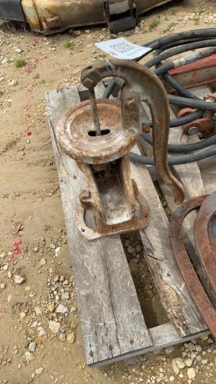 ANTIQUE HAND WATER PUMP