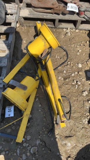 (2) SHOP LIGHTS ON STANDS