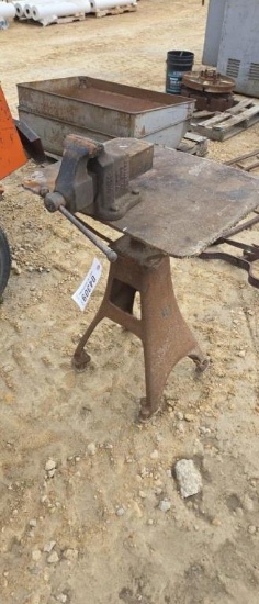METAL VISE TABLE