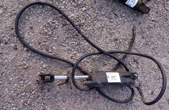 JD hydraulic cylinder