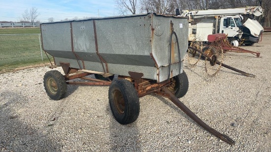 Flared bed wagon w/ hoist on running gear.