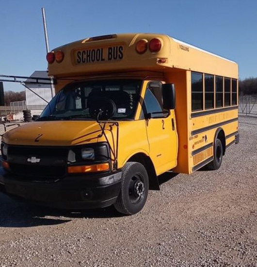 2009 Chevy Express cutaway bus - IST