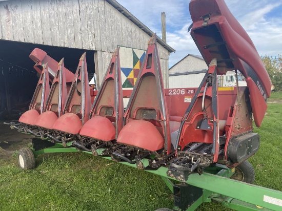 CIH 2206 6-30" corn head,