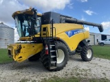 2011 New Holland CR 9060 Combine,