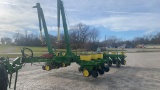 JD 7000, 12 row planter