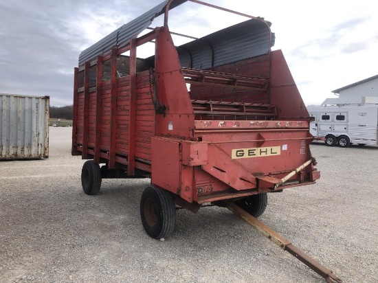 Gehl BU810 silage wagon