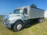 2005 IH 7400 tandem axle grain truck - VUT
