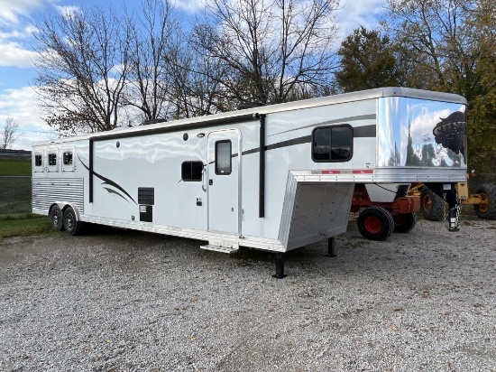 2016 Bison 8316 Living Quarters Horse Trailer, VUT