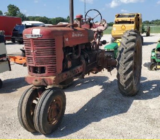 IH Farmall Tractor +