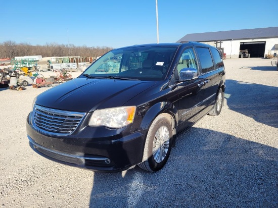 2013 Chrysler Town Sport Van IST