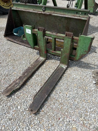 pallet forks for 260 loader +