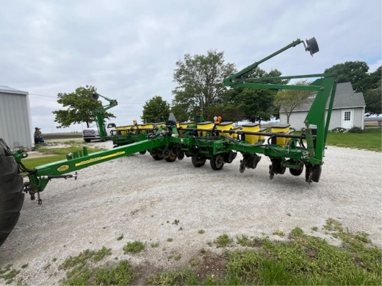 John Deere 1760 Planter *  Morefield Closeout  309-824-7917