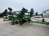 JD 512 9 shank disk ripper- Farm Eq