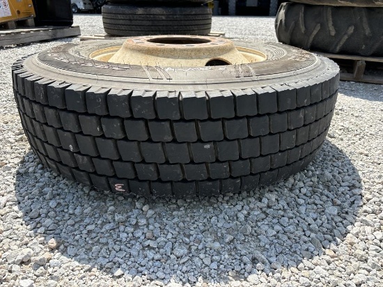 295/75R22.5 (1 tire w/ rim)