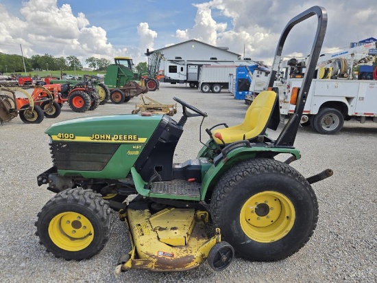 John Deere 4100,