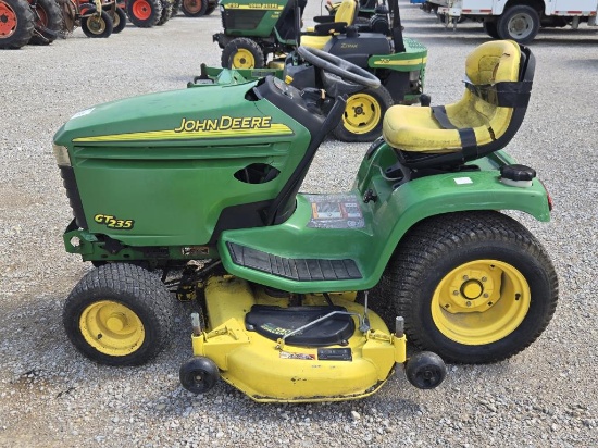 JD GT235, 54" deck, runs and operates +