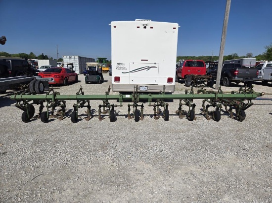 John Deere 8 Row 30 in Cultivator *
