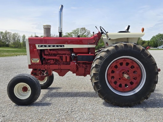 IH 1206 Diesel tractor