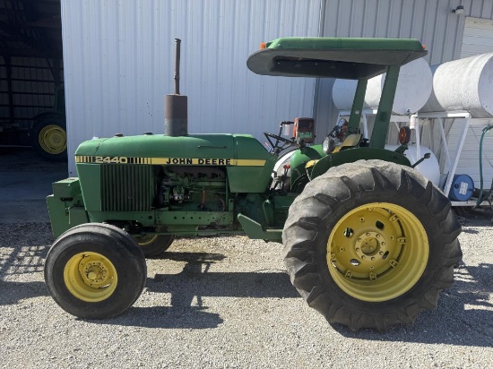 JD 2440 Utility Tractor