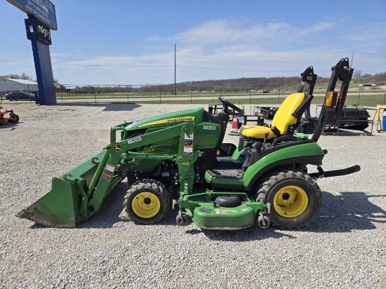 John Deere 125 R Loader Tractor