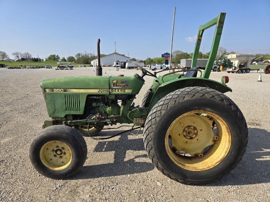JD 950 Utility Tractor,