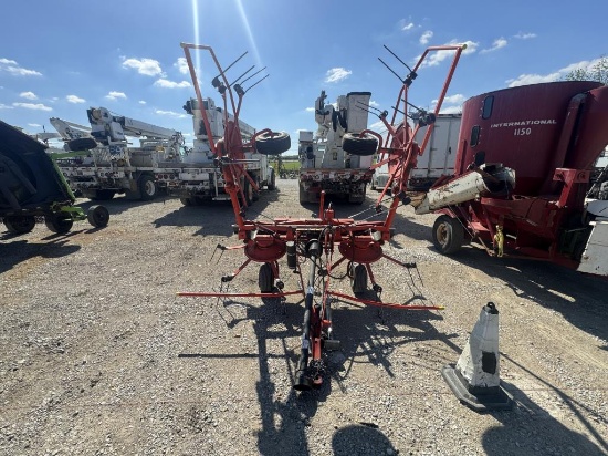 Kuhn Hay Tedder *