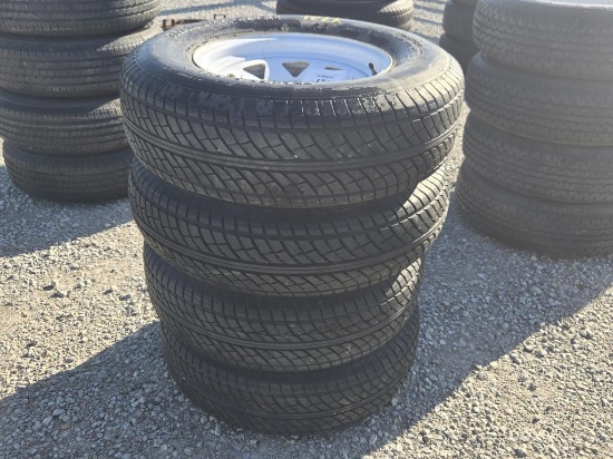 Tires: ST225/75/R15 (4)