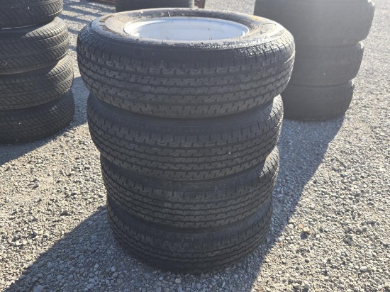 Tires: ST225/75/R15 (4)