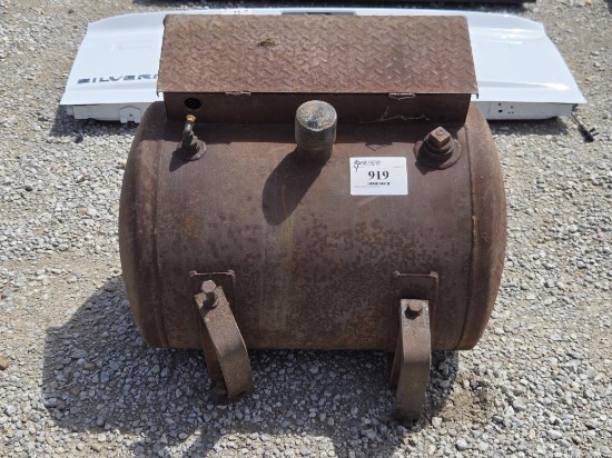 Saddle Tank w/ Tool Bos 30 Gal