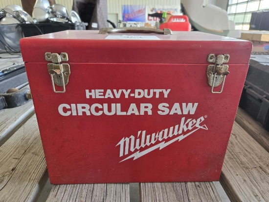 Milwaukee 10 1/4" skill saw in case