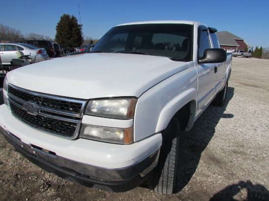 2007 Chevy Silverado Miles: 318,893