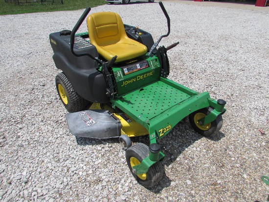 John Deere Z225 Hours: 90