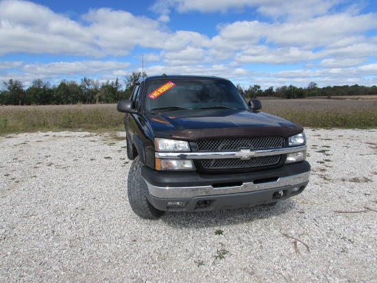 2003 Chevy Avalanche Miles: 252,540